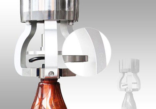 Het multifunctionele Vloeistof Vullen en het Afdekken Machine voor Plastiek en Glasfles