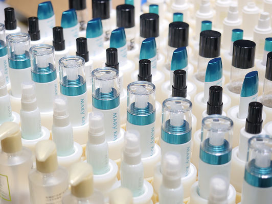 Kosmetische Vullende het Afdekken Productielijn voor het Vullen van Waterroom