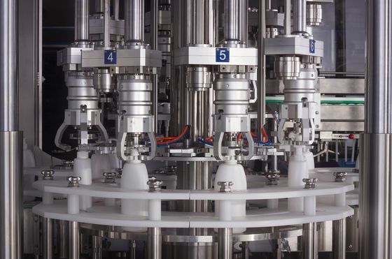 Maximum 2500 Flessen/Uren Multihoofden die het Afdekken Machine vullen